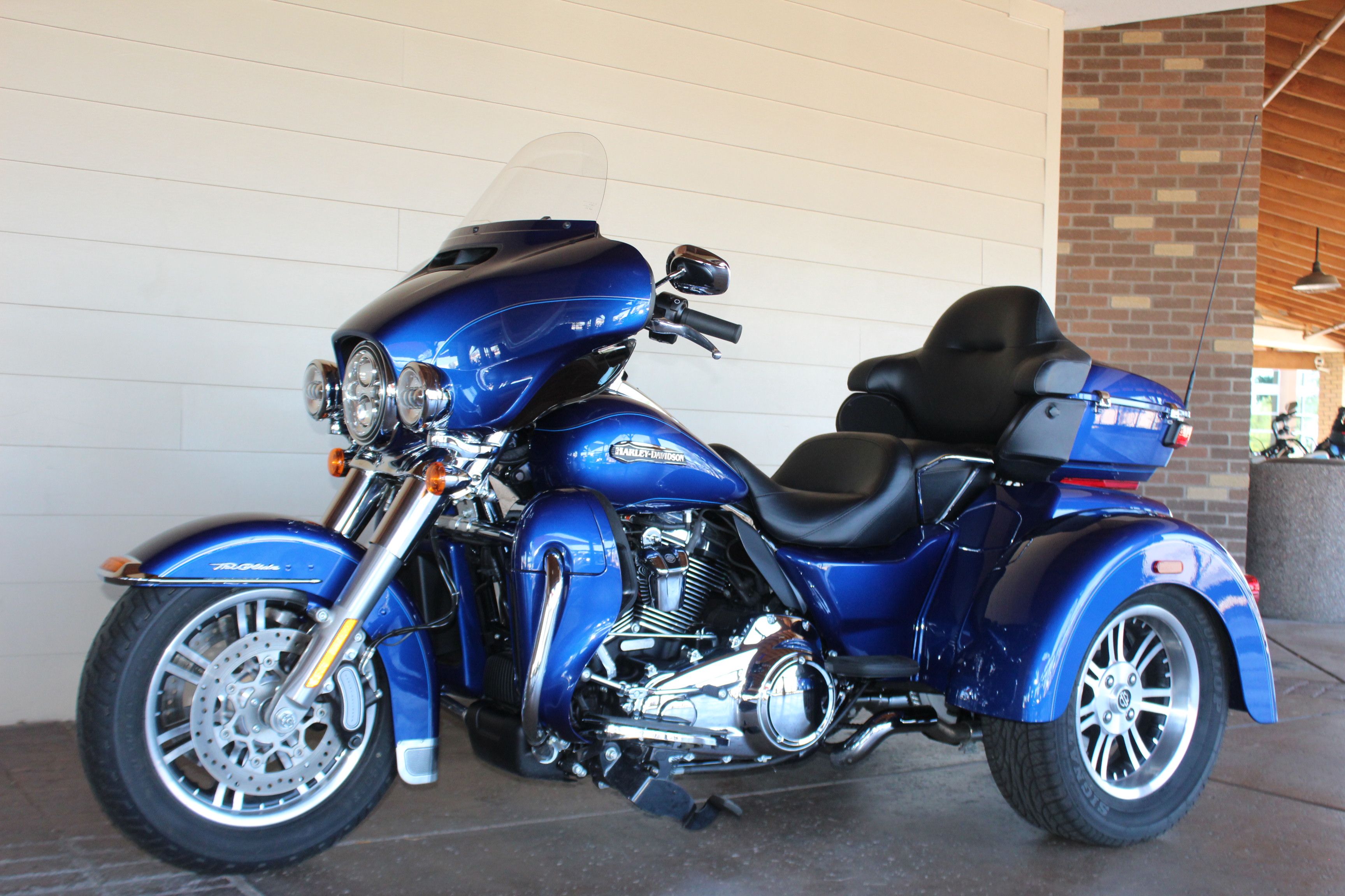 Pre-Owned 2017 Harley-Davidson Tri Glide Ultra Classic in Chandler # ...